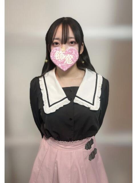 日暮里デリヘルの飾窓のビオラちゃん（JP）